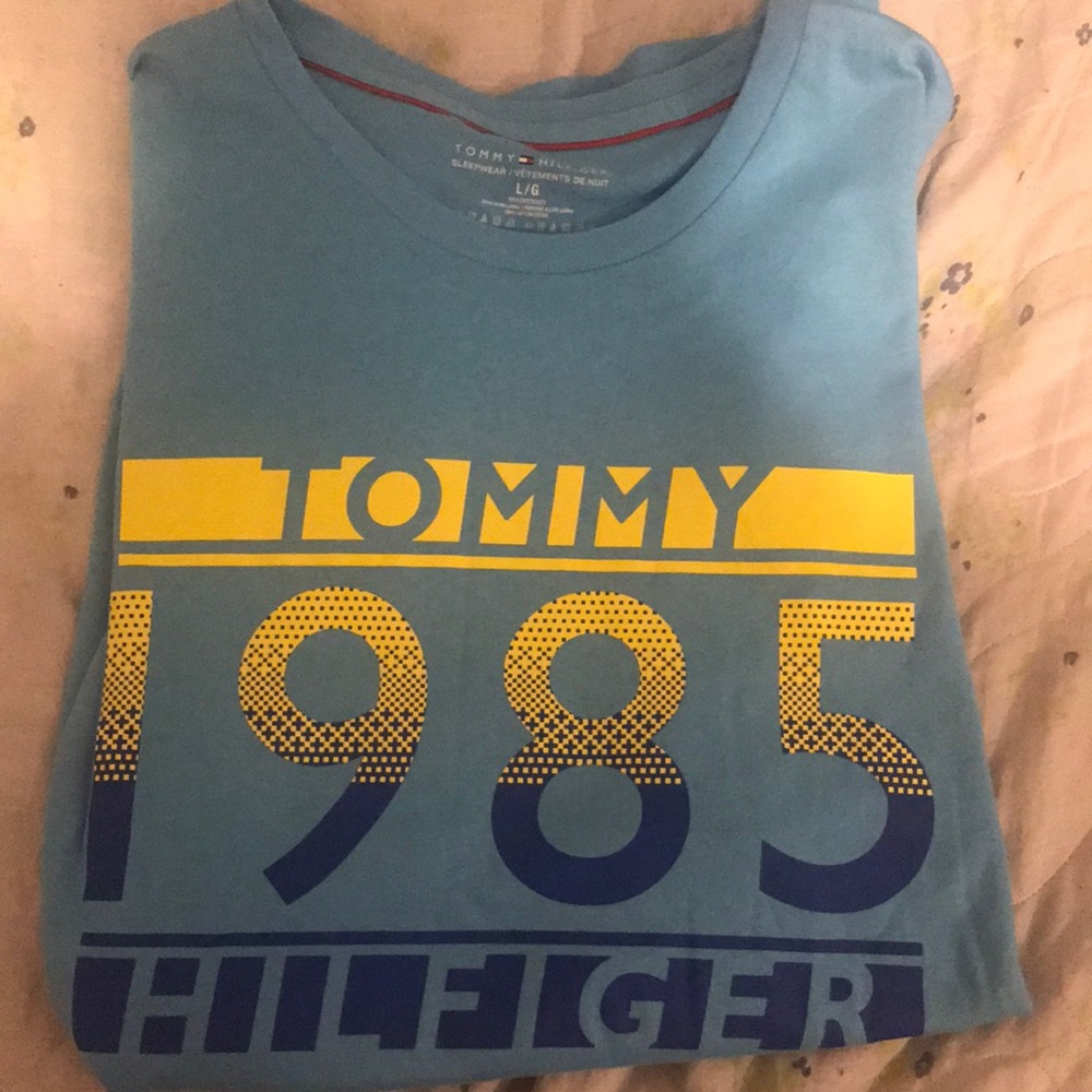 🦉Tommy Hilfiger tee shirt